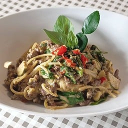 พาสต้าแกงเขียวหวานเนื้อผัดแห้ง