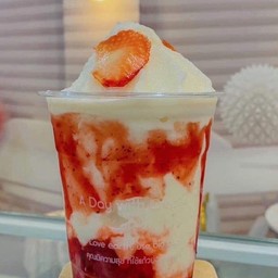 นมสดสตอเบอรี่ปั่น