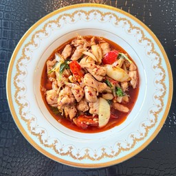 กระเพาหมูชิ้นเป็นกับข้าว