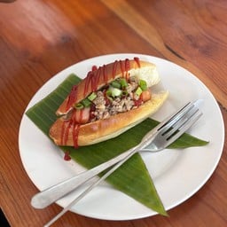 ปังญวณ ไส้กรอก+หมูสับ