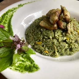 ข้าวหอมมะลิผัดซอสเพสโต้