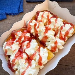 ปังปิ้งวิปครีม-ซอสสตอเบอร์รี่