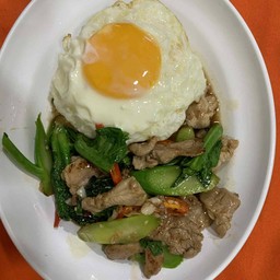 ข้าวราดคะน้าหมูไข่ดาว