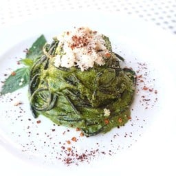 เส้นดำ ซอสเพสโต้ปู