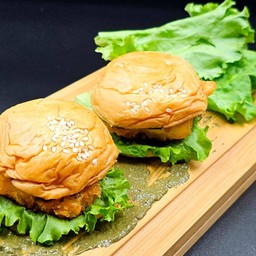 มินิเบอร์เกอร์ใส้คอตเตสชีสเปสโต