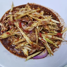 ยํามะม่วงข้าวคั่วปลาร้า