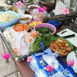อาหาร ผัดไทเตาถ่านตามสไตล์