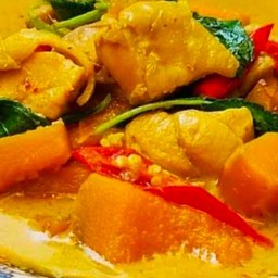 แกงไก่ใส่ฟักทอง