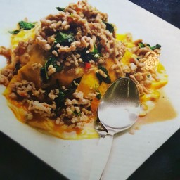 ข้าวกระเพราหมูสับไข่ขัน