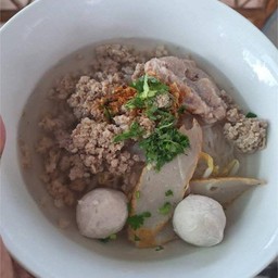ก๋วยเตี๋ยวหมูน้ำใส