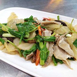 กระเพาะหมูผัดเกี้ยมฉ่าย