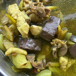 ไก่ต้มขมิ้น