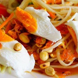 ส้มตำไทยไข่เค็ม