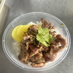 ข้าวญี่ปุ่นหมูทอดกระเทียมพริกไทย