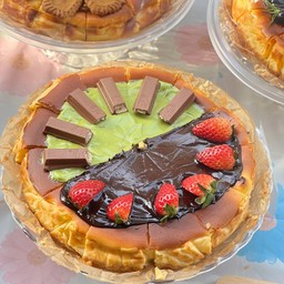 ชีสเค้กหน้าไหม้ ช็อคโกแลตสตอเบอร์รี่