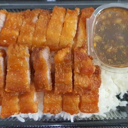 ข้าวหมูสามชั้นทอดน้ำจิ้มแจ่ว พิเศษ