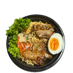 มาม่าคลุกซอสไก่ย่างพร้อมไข่ต้ม(ครึ่งลูก)