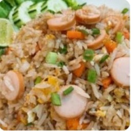 ข้าวผัดไส้กรอก