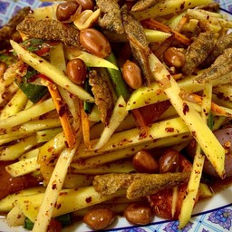 ยำมะม่วงปลากรอบ