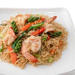 มาม่าผัดขี้เมากุ้งหมึก