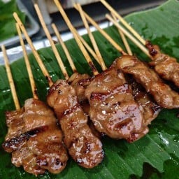 นายบาสหมูปิ้งโบราณ แถมฟรีแจ่วปลาร้า หน้าปั้ม ปตท. บางกรวย