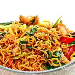 มาม่าผัดขี้เมาหมู