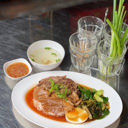 ข้าวขาหมูน้ำแดงรสเด็ด