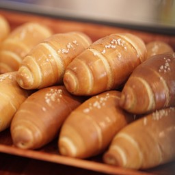 Set 4 ชิ้น shiopan(ขนมปังเกลือ)