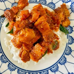 ข้าวพริกแกงหมูกรอบ