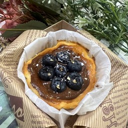 ชีสเค้ก หน้าไหม้ top Nutella  blueberry  สด