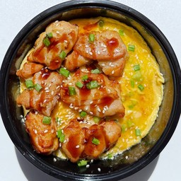 ข้าวหน้าไก่ย่างซอสเทอริยากิไข่ข้น