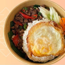 ข้าวกะเพราหมูสับไข่ดาว