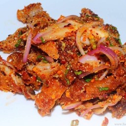 ข้าวยำไก่กรอบ