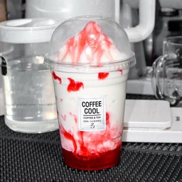 นมสดปั่นสตอเบอรี่