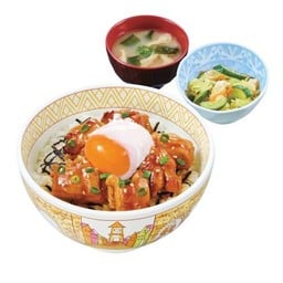 ข้าวหน้าไก่ยากิโทริไข่ออนเซ็น และชุดสุดคุ้ม