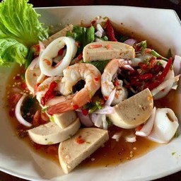 ยำกุ้งหมึก หมูยอ
