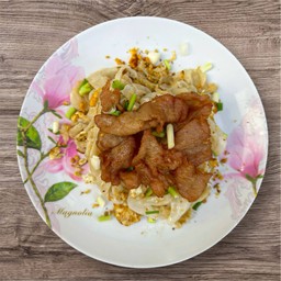 ก๋วยเตี๋ยวคั่วหมู