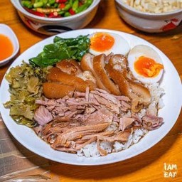 ข้าวขาหมู+ไข่ต้มခါမို+ခိုင်
