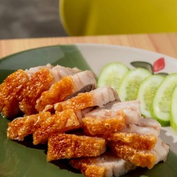 หมูกรอบ 100 กรัม (พร้อมน้ำจิ้ม)