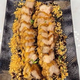 หมูกรอบคั่วพริกกระเทียม