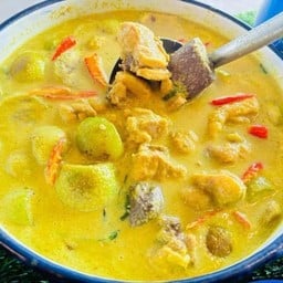 ร้านแม่บุญส่งขนมจีนยกหม้อชุมพร สาขาในเมืองชุมพร ( ตรงข้ามร้านโอเคหมูกะทะ)