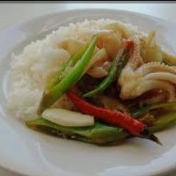 ข้าวผัดพริกปลาหมึก