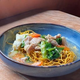 ราดหน้าหมูหมี่กรอบ
