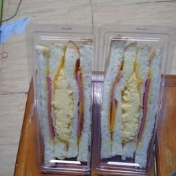 แซนวิชแม่ต้อยลาวัลย์