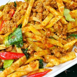 ผัดพริกแกงหนอไม้ (กับข้าว)