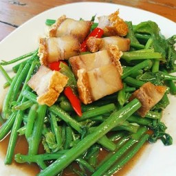 ยอดมะระหมูกรอบ