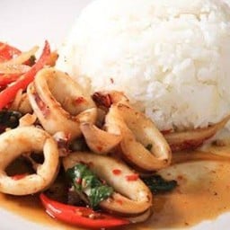 ข้าวผัดกระเพราปลาหมึก