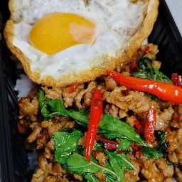 กระเพรารสแซ่บ ครัวบ้านยายจัน เจริญกรุง