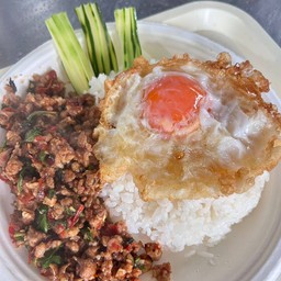 ข้าวกะเพราเนื้อสับ