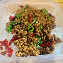 ข้าวกะเพราเนื้อ